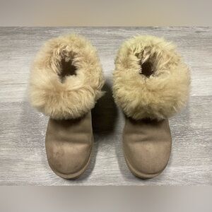 UGG Classic Mini Fluff Collar Booties Caribou Color Women’s Size 8